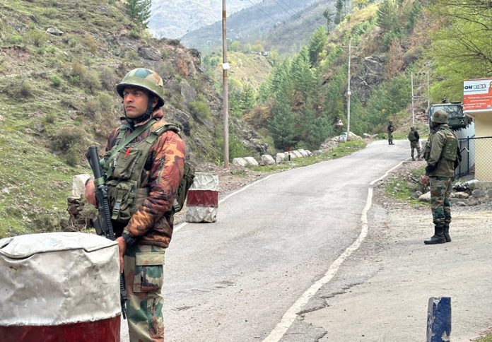 Troops on alert after infiltration attempt at Uri. —Excelsior/Aabid Nabi Troops on alert after infiltration attempt at Uri. —Excelsior/Aabid Nabi