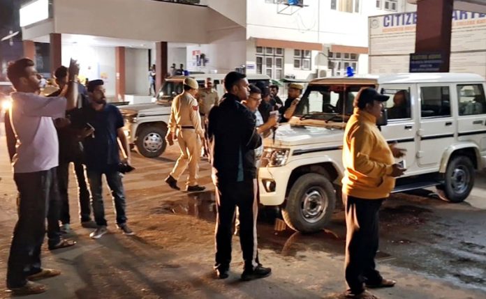 Cops at the encounter site within the premises of GMC Kathua. -Excelsior/Pradeep