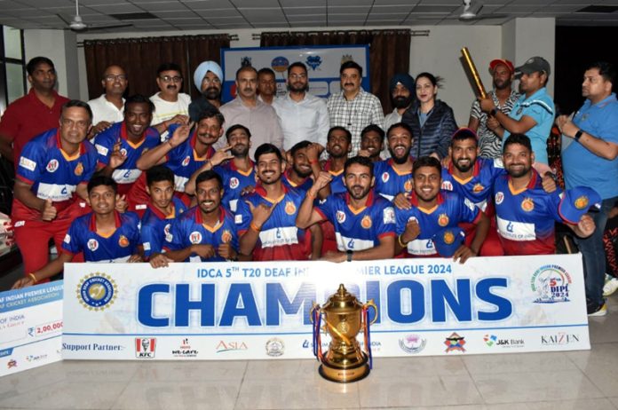 Champion team posing along with dignitaries on Friday. Champion team posing along with dignitaries on Friday.