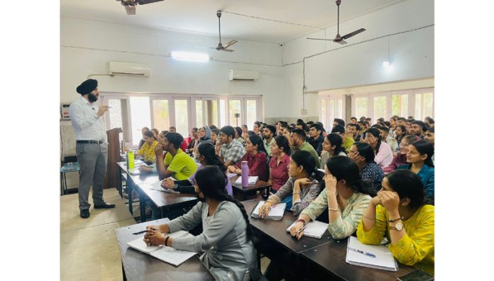 Harnit Singh Sudan interacting with IAS/JKAS aspirants at SR College of Competition.