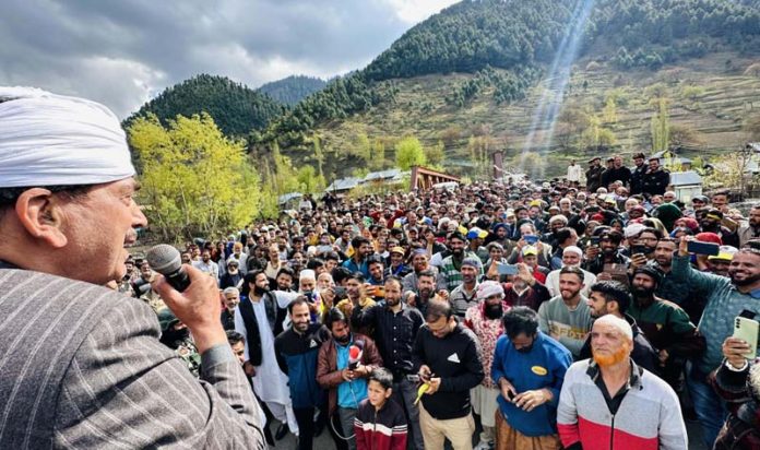 DPAP Chairman, Ghulam Nabi Azad addressing public rally in Anantnag on Thursday.