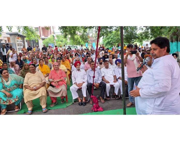 Congress candidate Raman Bhalla addressing election rally in RS Pura.