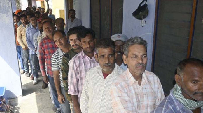 A long queue of voters in Udhampur. -Excelsior/K Kumar