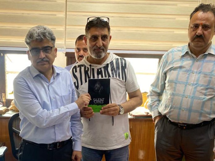 Kuldeep Kashmiri presenting his book 'Silent Cries' to Chief Secretary Atal Dulloo on Thursday. Kuldeep Kashmiri presenting his book 'Silent Cries' to Chief Secretary Atal Dulloo on Thursday.