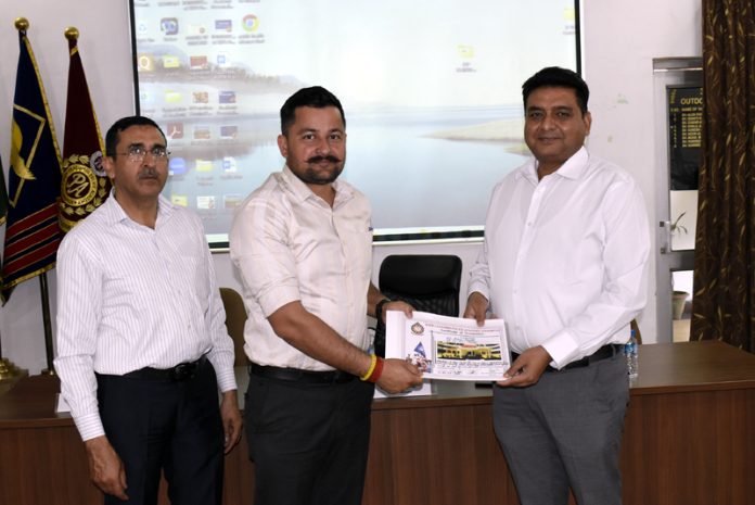 Rajinder Kumar Gupta, Deputy Director (Indoor) SKPA providing a certificate to a J&K police officer on Saturday. Rajinder Kumar Gupta, Deputy Director (Indoor) SKPA providing a certificate to a J&K police officer on Saturday.