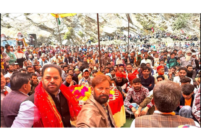 JKPCC chief Vikar Rasool Wani and Cong candidate Ch Lal Singh during election rally in Pogal-Paristan area of Ramban.