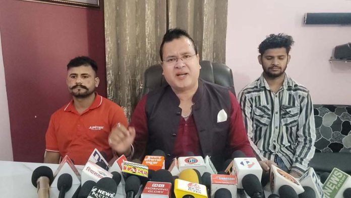 AAP leader Jayesh Gupta addressing media persons at Jammu. AAP leader Jayesh Gupta addressing media persons at Jammu.