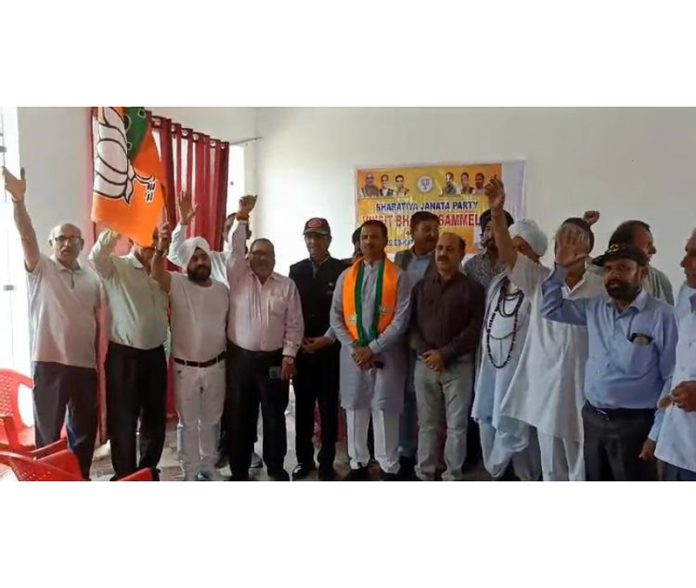 Rakesh Mahajan (Incharge, BJP All Cells, J&K) along with other party leaders during an election campaigning meeting at Dayala Chak, Kathua. Rakesh Mahajan (Incharge, BJP All Cells, J&K) along with other party leaders during an election campaigning meeting at Dayala Chak, Kathua.