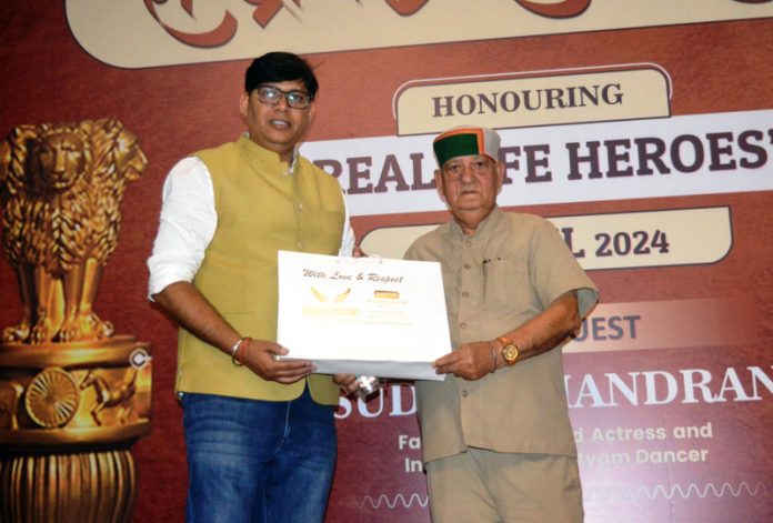 Dr M L Dogra receiving Rashtriya Pratibha Samman at New Delhi.