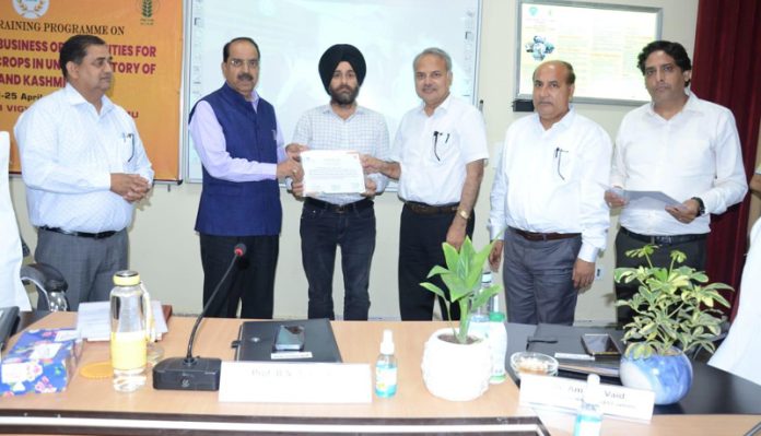 SKUAST-Jammu Vice-Chancellor awarding certificates to participants of the five-day workshop during valedictory function. SKUAST-Jammu Vice-Chancellor awarding certificates to participants of the five-day workshop during valedictory function.