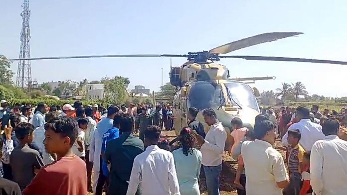 Army Chopper Makes Precautionary Landing In Maharashtra's Sangli; No Casualty Army Chopper Makes Precautionary Landing In Maharashtra's Sangli; No Casualty
