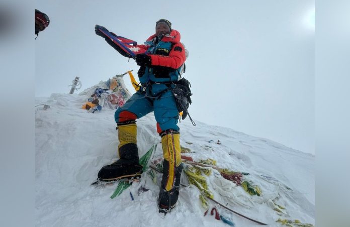 Nepalese Climber Kami Rita Climbs Mt Everest For 30th Time; Breaks Own Record Nepalese Climber Kami Rita Climbs Mt Everest For 30th Time; Breaks Own Record