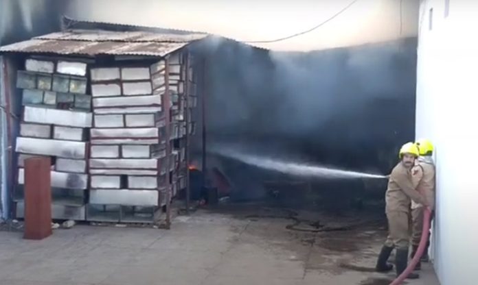 Fire Services Personnel Faced Tough Time Controlling Ammonia Gas Leak In Jammu Factory Fire Services Personnel Faced Tough Time Controlling Ammonia Gas Leak In Jammu Factory