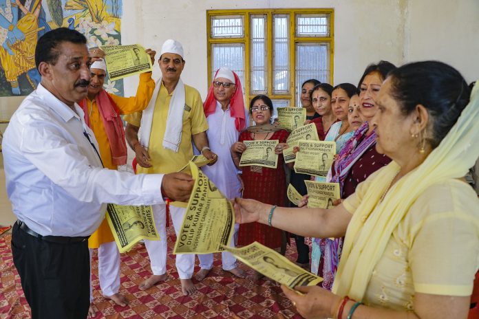 Lone Kashmiri Pandit Candidate In Anantnag-Rajouri Seeks 'Justice' For His Community Lone Kashmiri Pandit Candidate In Anantnag-Rajouri Seeks 'Justice' For His Community