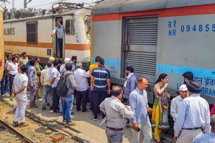 Train Engine Derails At Jammu Railway Station Train Engine Derails At Jammu Railway Station
