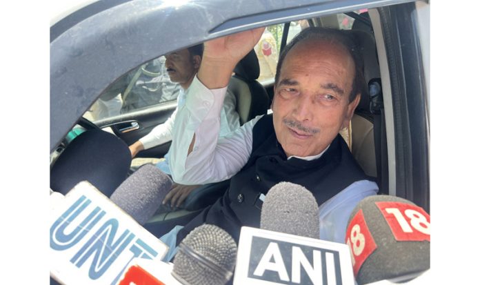 Democratic Progressive Azad Party chief Ghulam Nabi Azad interacting with media persons in Anantnag on Saturday. (UNI) Democratic Progressive Azad Party chief Ghulam Nabi Azad interacting with media persons in Anantnag on Saturday. (UNI)