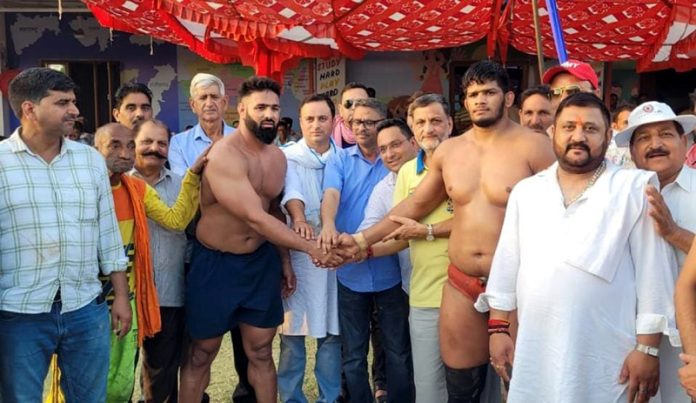 Wrestlers being introduced before bout at Katra on Monday. Wrestlers being introduced before bout at Katra on Monday.