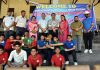 Dignitaries posing along with the winning team.