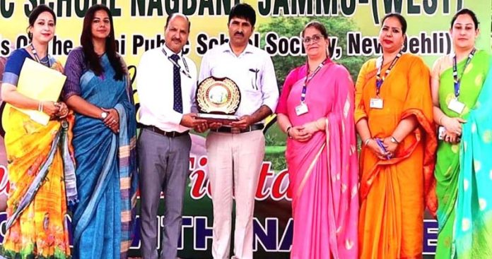Delhi Public School Nagbani staff presenting memento to the chief guest.