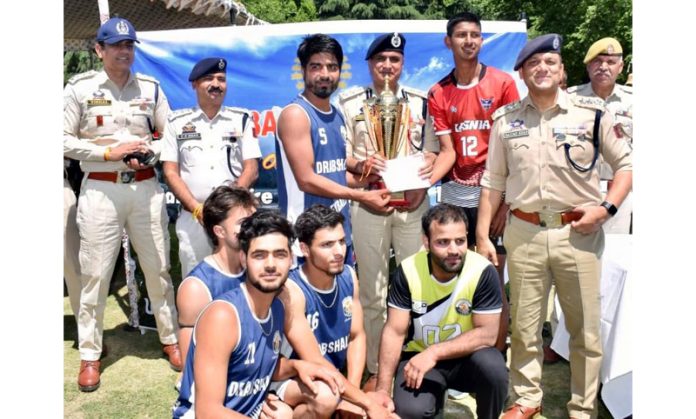 SSP Kishtwar Abdul Qayoom presenting trophy to the captain of winning team.