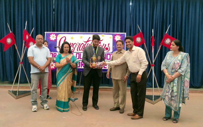 RHS Management posing along with Sharan Aryan.