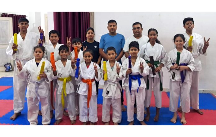 Karate trainees posing along with trainers.