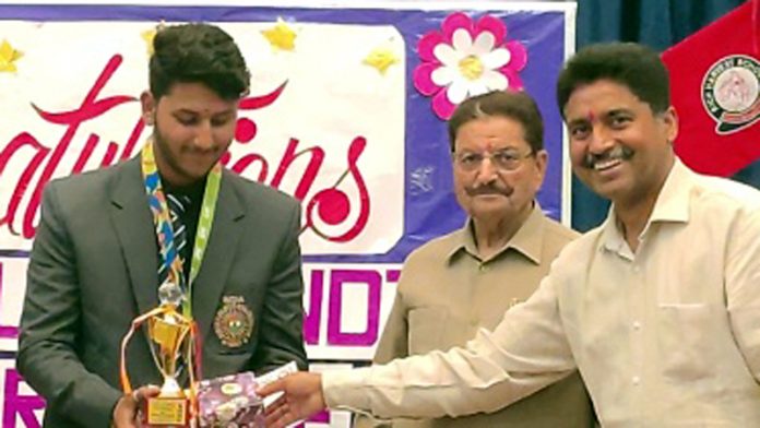 RHS Management posing along with Sharan Aryan.