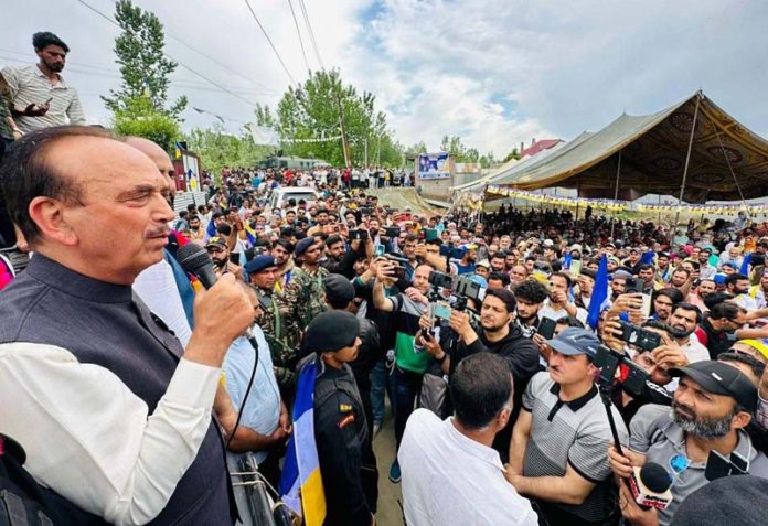 DPAP Chairman addressing roadshow in Ganderbal. -Excelsior/Firdous Ahmed