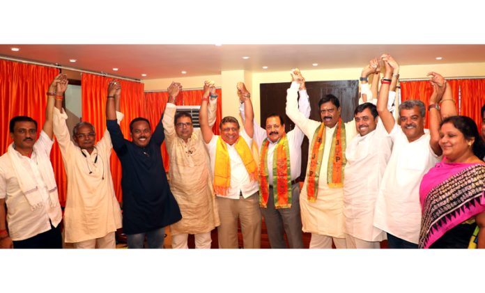Union Minister Dr. Jitendra Singh, flanked by BJP National Secretary Arvind Menon and Party candidate Rathin Chakraborty, during election campaign at Howrah, Kolkata on Monday. Union Minister Dr. Jitendra Singh, flanked by BJP National Secretary Arvind Menon and Party candidate Rathin Chakraborty, during election campaign at Howrah, Kolkata on Monday.