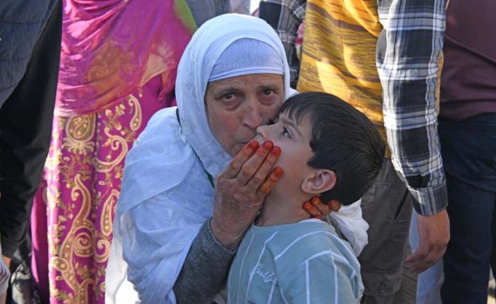 First batch of Hajj pilgrims leaves for Mekka from Srinagar on Thursday. -Excelsior/Shakeel