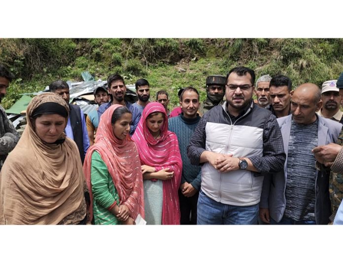 Dy Commissioner Poonch Yasin Mohd Choudhary providing relief to house damage victims in Mandi area. -Excelsior/Waseem