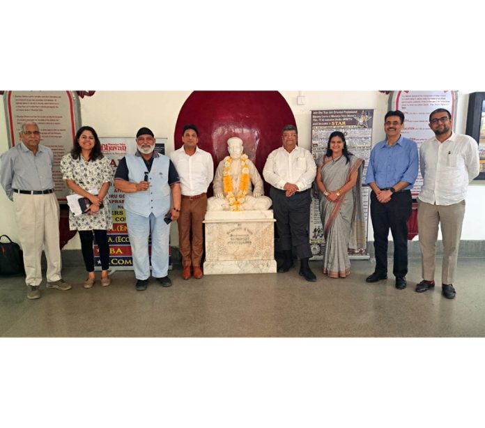 Dr. Shankar Goenka posing along with the members of PR Society, Delhi on Tuesday. Dr. Shankar Goenka posing along with the members of PR Society, Delhi on Tuesday.
