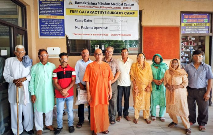 Swami Yajnadharananda (secretary, RMMC), doctors and patients during a cataract eye surgery camp in Jammu. Swami Yajnadharananda (secretary, RMMC), doctors and patients during a cataract eye surgery camp in Jammu.