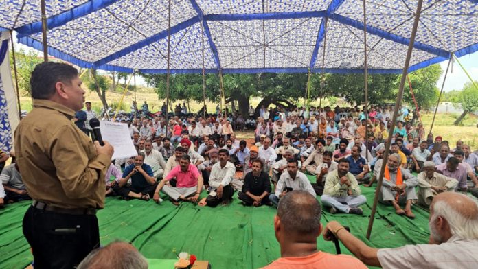 SOS Intl Chairman Rajiv Chuni addressing PoJK DPs at Nowshera.