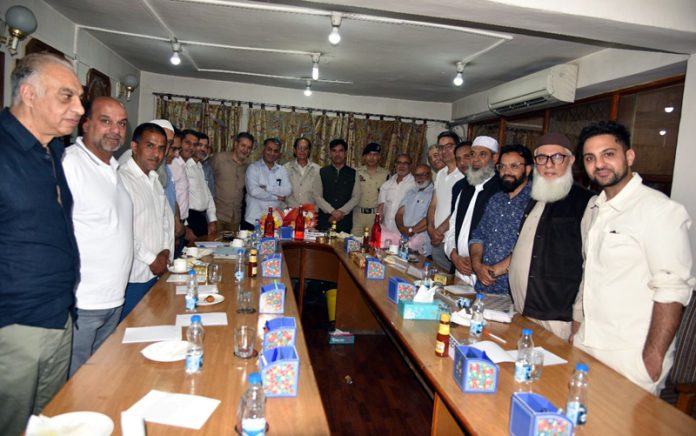 KCCI team during a meeting with the Divisional Kashmir and SSP Traffic in Srinagar on Thursday. KCCI team during a meeting with the Divisional Kashmir and SSP Traffic in Srinagar on Thursday.