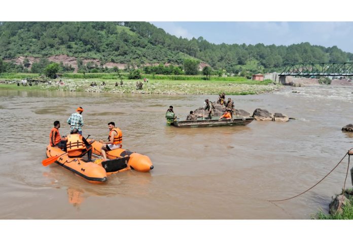 Police and NDRF teams searching dead bodies in Manawar river in Rajouri. -Excelsior/Imran Police and NDRF teams searching dead bodies in Manawar river in Rajouri. -Excelsior/Imran
