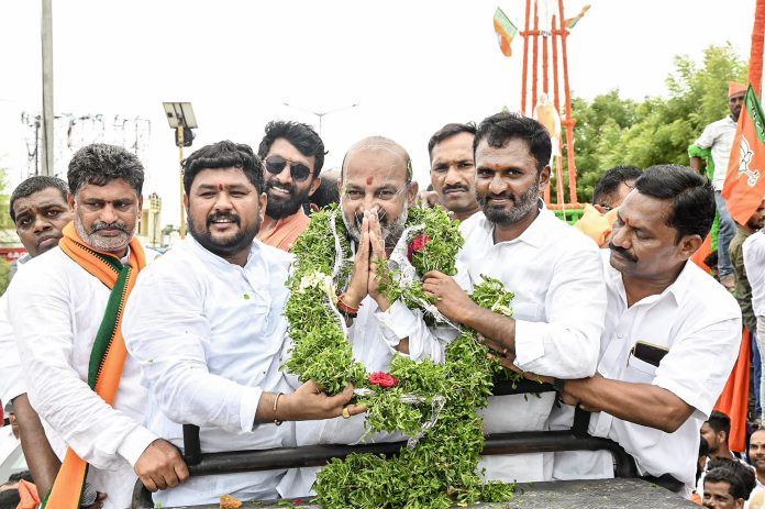 Will work to protect national interests, 'dharma', unite society: Union Minister Bandi Sanjay Will work to protect national interests, 'dharma', unite society: Union Minister Bandi Sanjay