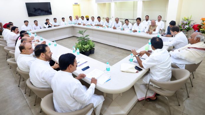 AICC chief Mallikarjun Kharge flanked by LOP in LS Rahul Gandhi and others during meeting of top Cong leaders from J&K in Delhi.