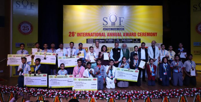 Students posing along with dignitaries during award ceremony at New Delhi. Students posing along with dignitaries during award ceremony at New Delhi.