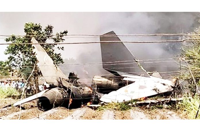 A Sukhoi Su-30 fighter aircraft of the Indian Air Force (IAF) crashed, in Nashik on Tuesday. (UNI)