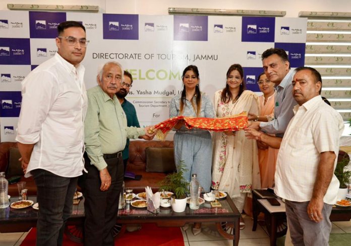 Members of HRAK delegation presenting a memorandum to Secretary Tourism Yasha Mudgal. Members of HRAK delegation presenting a memorandum to Secretary Tourism Yasha Mudgal.