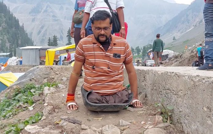 Double amputee Anand Singh from Jaipur Rajasthan leaving for holy cave from Baltal on Sunday. Double amputee Anand Singh from Jaipur Rajasthan leaving for holy cave from Baltal on Sunday.