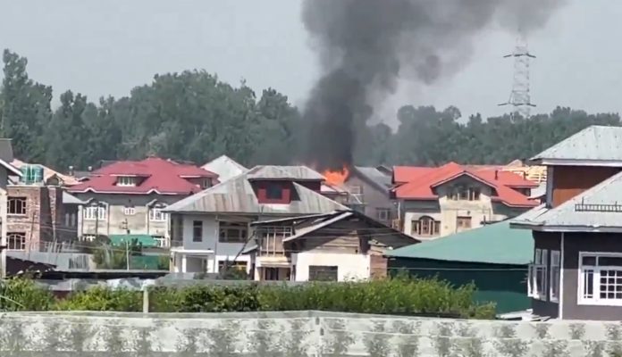 Encounter Breaks Out Between Security Forces, Terrorists In J&K's Pulwama Encounter Breaks Out Between Security Forces, Terrorists In J&K's Pulwama