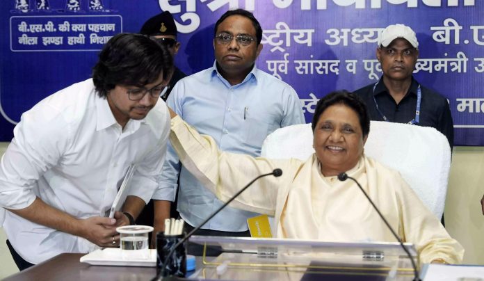 Mayawati declares nephew 'successor'  again, revokes earlier decision