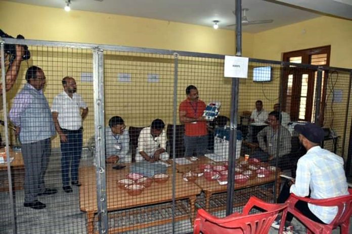 Counting of Kashmiri migrant votes being held at Udhampur on Tuesday. -Excelsior/ K Kumar Counting of Kashmiri migrant votes being held at Udhampur on Tuesday. -Excelsior/ K Kumar