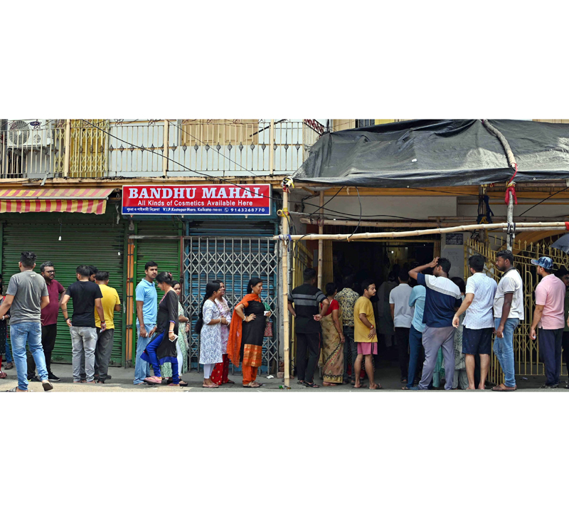 Voters waiting in queue for their turn to cast vote at polling booth during Lok Sabha election in Kolkata on Saturday. (UNI)