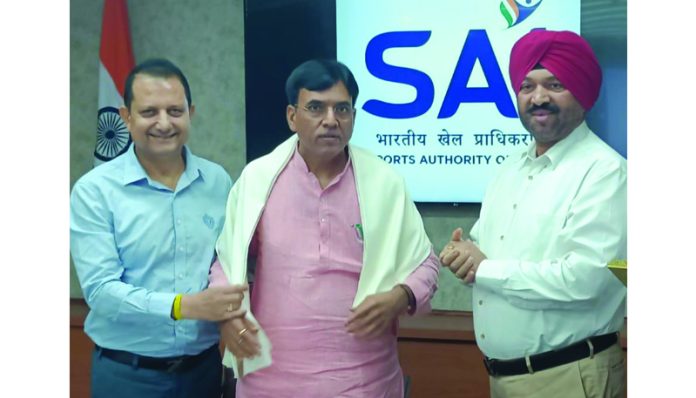 Jatinder Singh Bajwa, president Wushu Association of India and Vijay Saraf general secretary posing along with Union Sports Minister Mansukh Mandaviya.