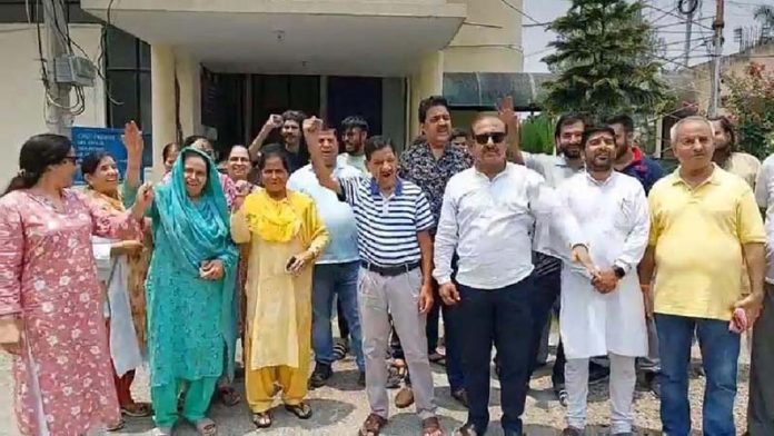 Residents of Om Nagar protesting against power cuts at Jammu on Friday.