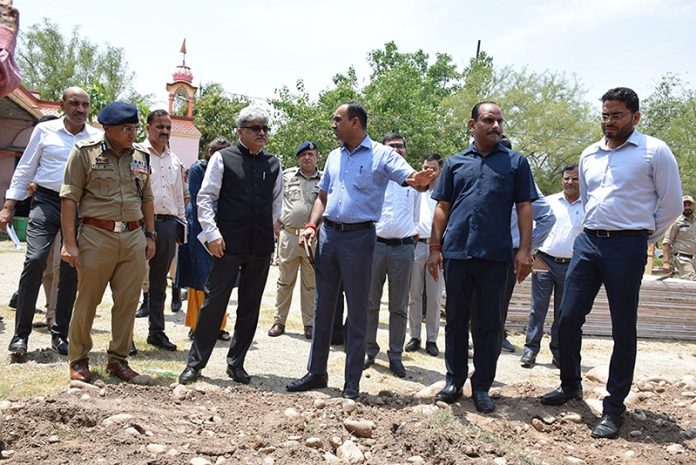 Chief Secy Atal Dulloo visiting Yatri Niwas, Bhagwati Nagar on Saturday.