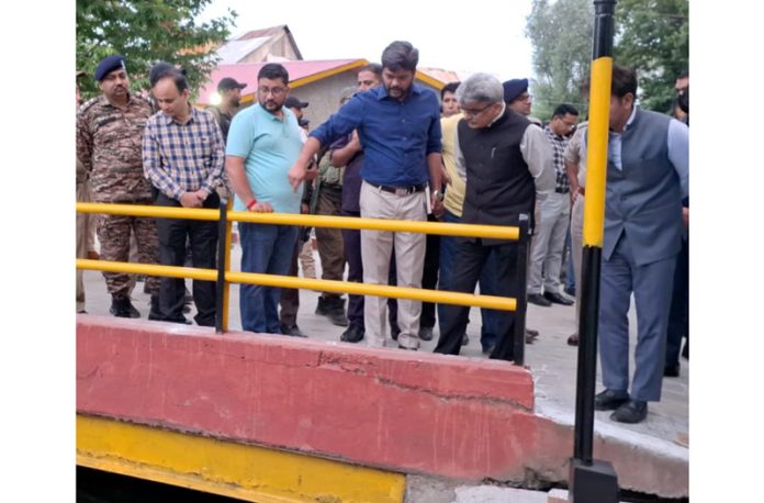 Chief Secretary Atal Dulloo during visit to Tulmulla. Chief Secretary Atal Dulloo during visit to Tulmulla.